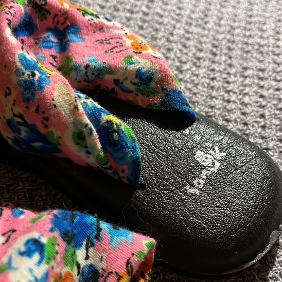 Children Sanuk sandal size 3-4 yoga sling with floral print design - Picture 3 of 5